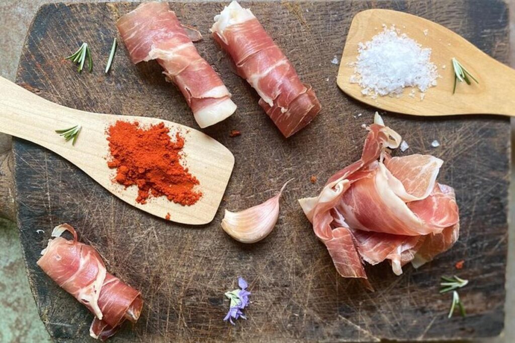 Bien plus crémeuse qu’une raclette et prête en un éclair : ma poêlée salsifis-jambon-parmesan a rendu ma famille accro